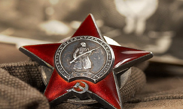 Поздравляем мужчин с Днём Защитника Отечества!